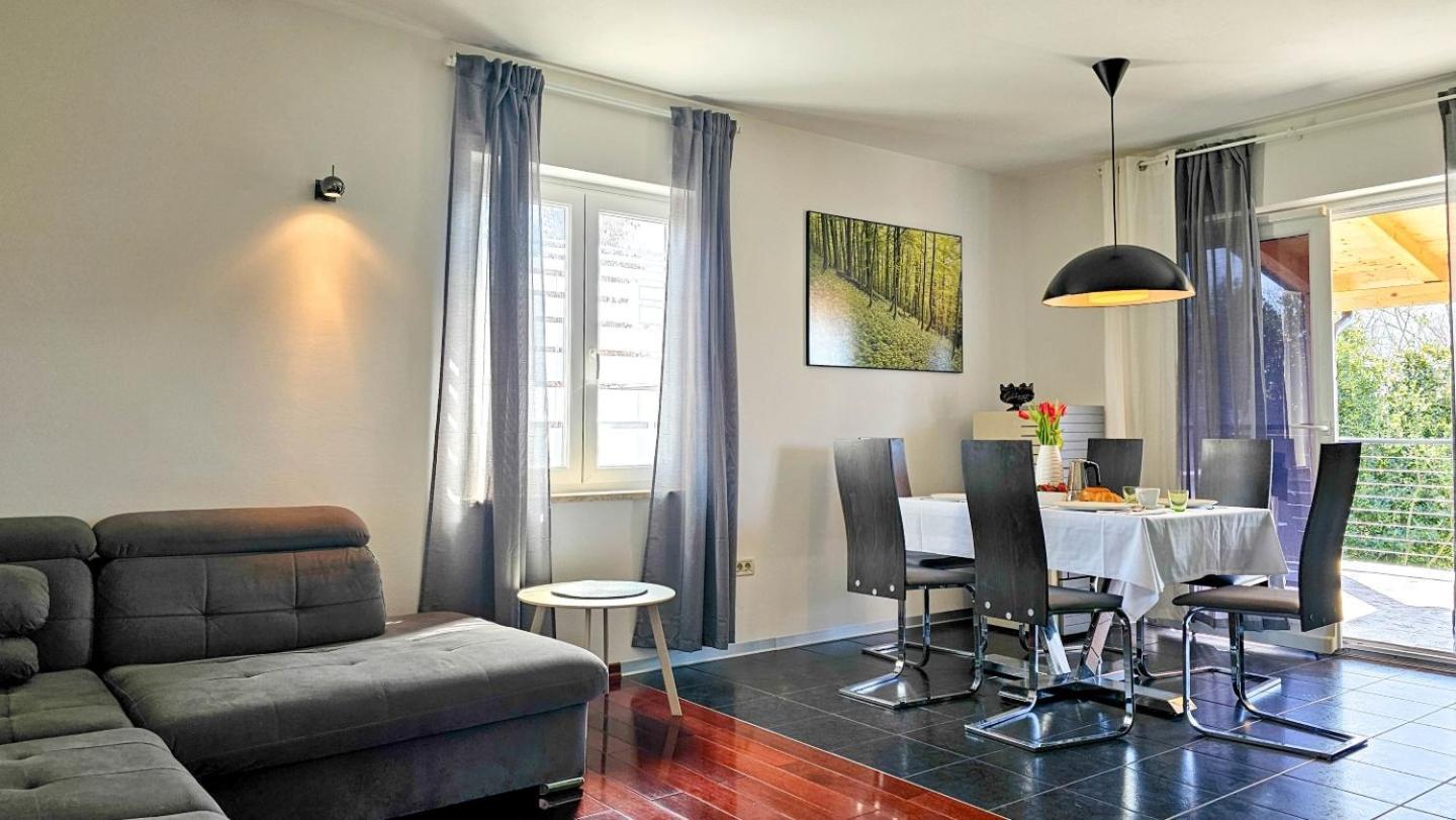 Casa Lutoma Villa Kmeti Dış mekan fotoğraf